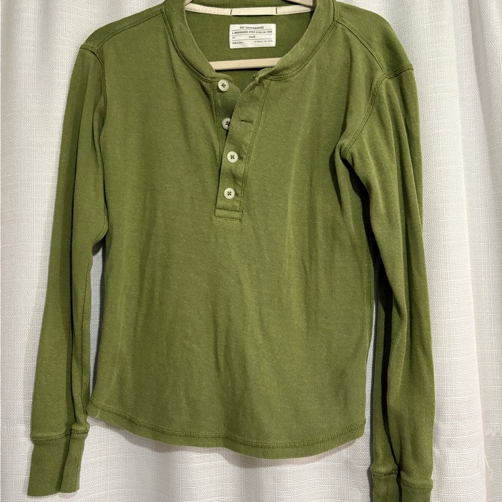 REI Green Long Sleeve Henley Shirt